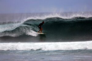 Hullámlovaglás, magyar portálja. Surf mint Olimpiai sportág, de a vesenyzés nem a legtöbb amit a surf ad nekünk.