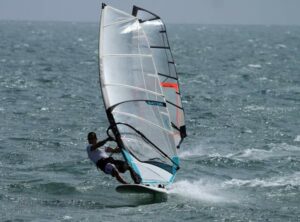 Somogyvári Balázs, Magyar Surf Ikon. Szabad életsílus és szabd gondolkodás. Windsurf, Kitesurf és Surf sportok szerelmese és influenzer a fiatal közösségnek
