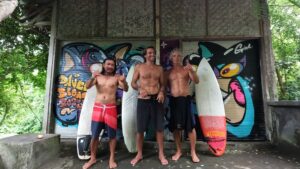 Hullámlovaglás, magyar portálja. Surf mint Olimpiai sportág, de a vesenyzés nem a legtöbb amit a surf ad nekünk.