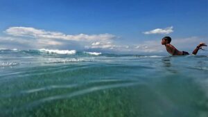 Hullámlovaglás, magyar portálja. Surf mint Olimpiai sportág, de a vesenyzés nem a legtöbb amit a surf ad nekünk.