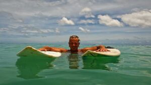 Hullámlovaglás, magyar portálja. Surf mint Olimpiai sportág, de a vesenyzés nem a legtöbb amit a surf ad nekünk.