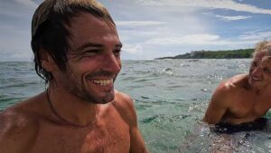 Hullámlovaglás, magyar portálja. Surf mint Olimpiai sportág, de a vesenyzés nem a legtöbb amit a surf ad nekünk.