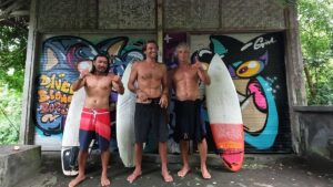 Hullámlovaglás, magyar portálja. Surf mint Olimpiai sportág, de a vesenyzés nem a legtöbb amit a surf ad nekünk.