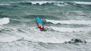 Somogyvári Balázs, Magyar Surf Ikon. Szabad életsílus és szabd gondolkodás. Windsurf, Kitesurf és Surf sportok szerelmese és influenzer a fiatal közösségnek