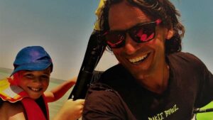 Somogyvári Balázs, Magyar Surf Ikon. Szabad életsílus és szabd gondolkodás. Windsurf, Kitesurf és Surf sportok szerelmese és influenzer a fiatal közösségnek