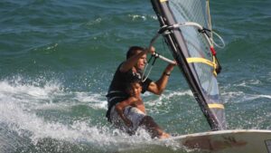 Hullámlovaglás, magyar portálja. Surf mint Olimpiai sportág, de a vesenyzés nem a legtöbb amit a surf ad nekünk.